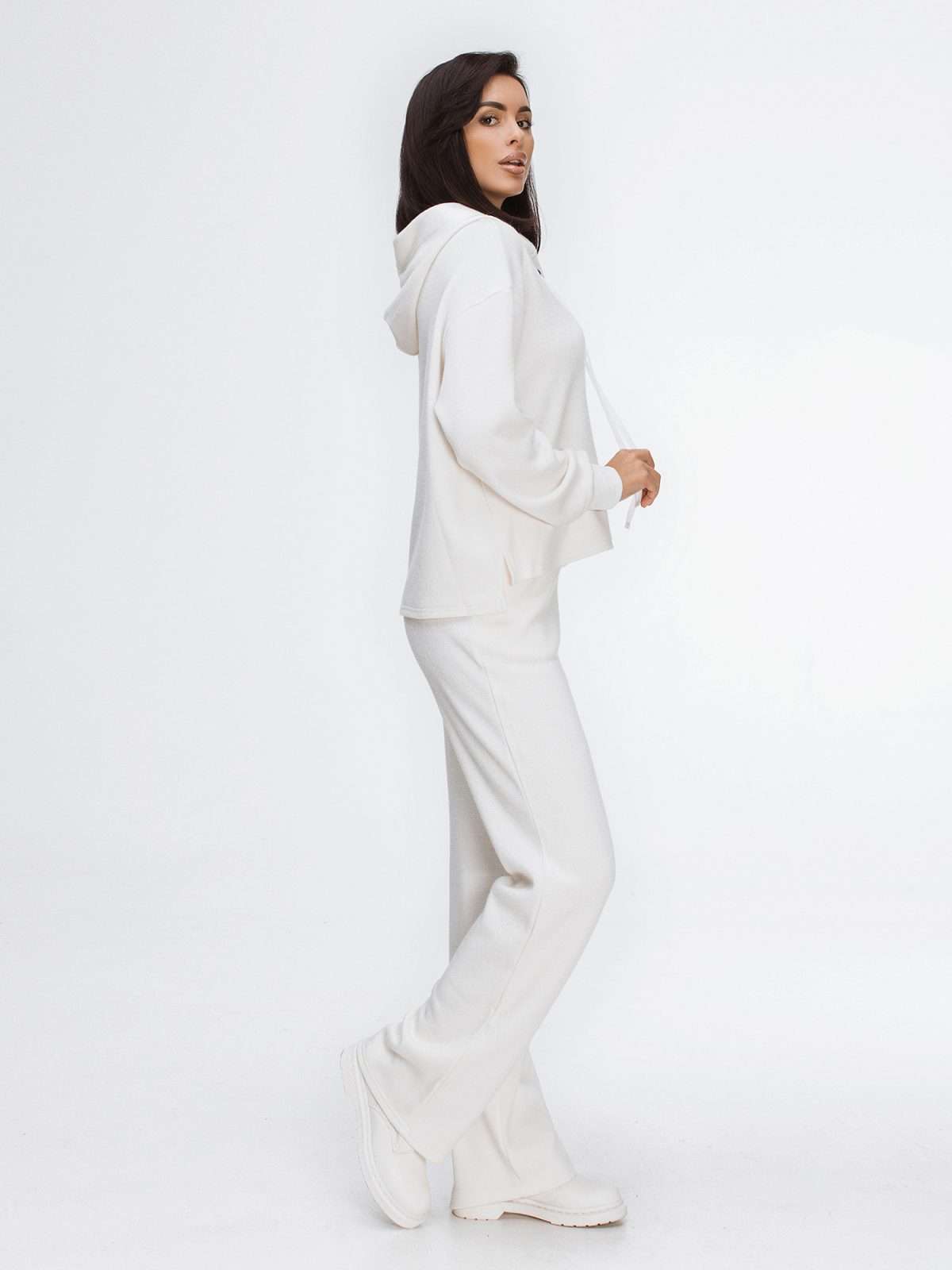 white casual outfit women