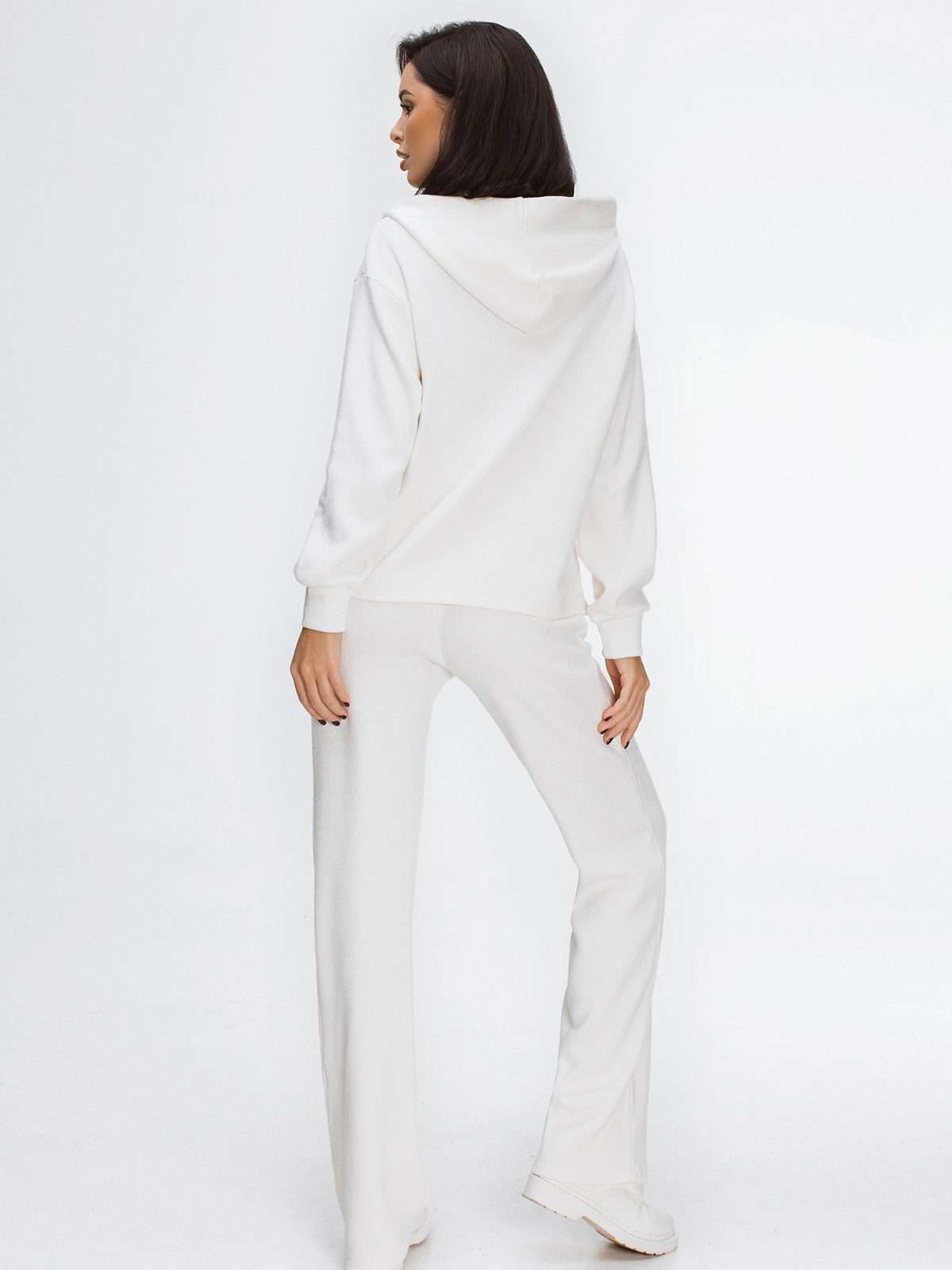white airport outfit women